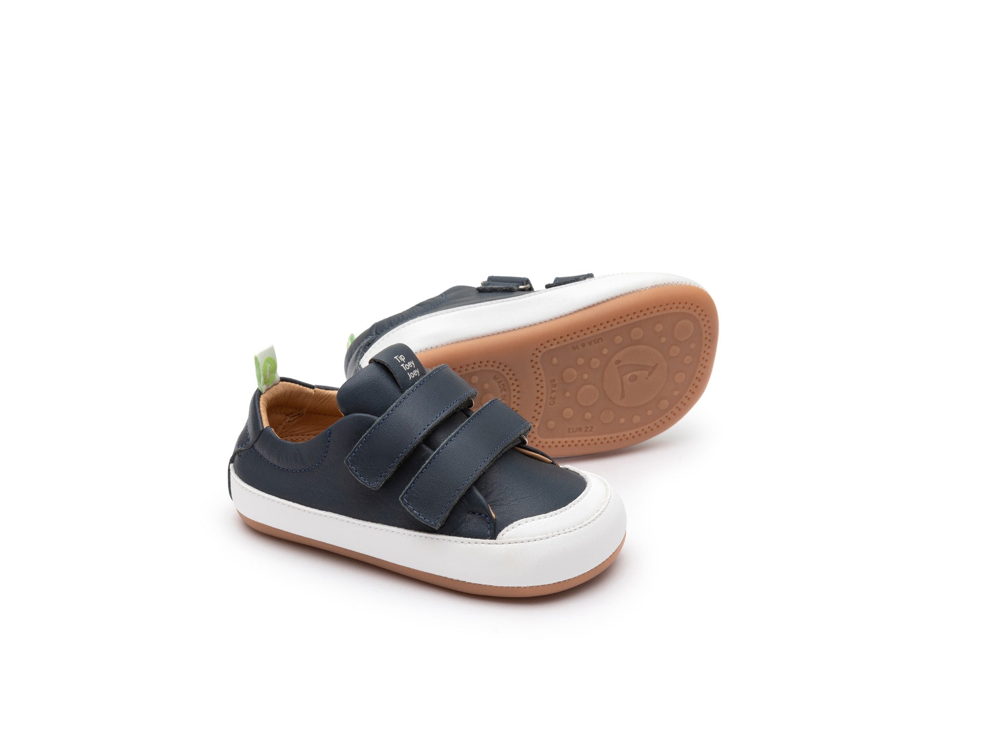 Zapatillas Tip Toey Joey Bossy para niños en azul marino y blanco