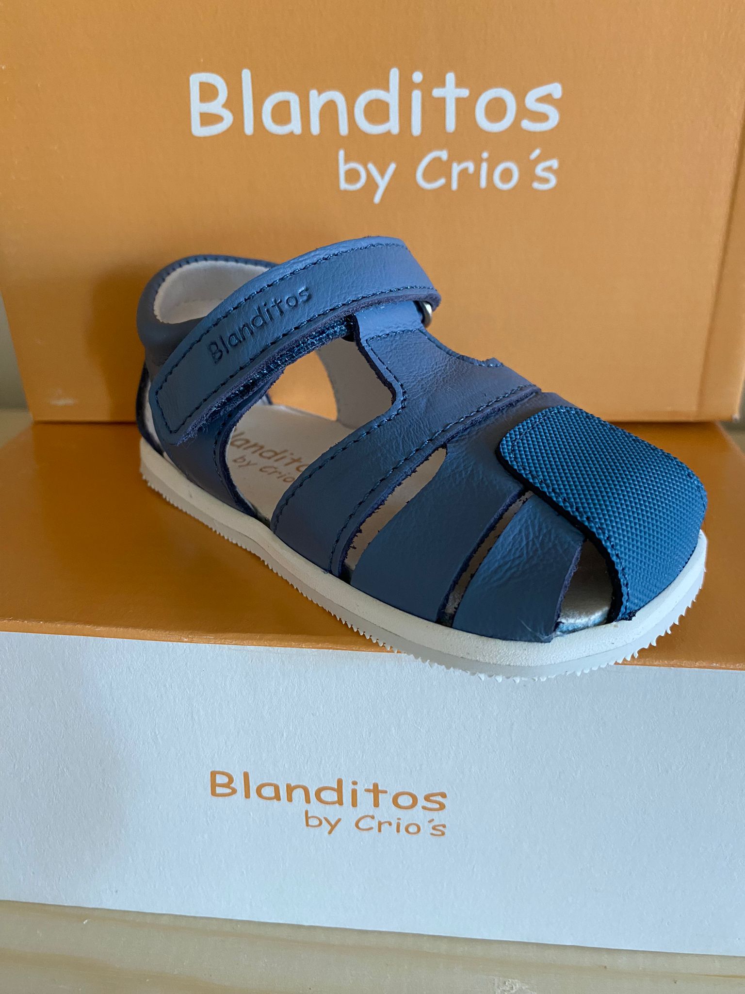 Sandalias que respetan los pies de los niños - Blanditos Isla Azafata