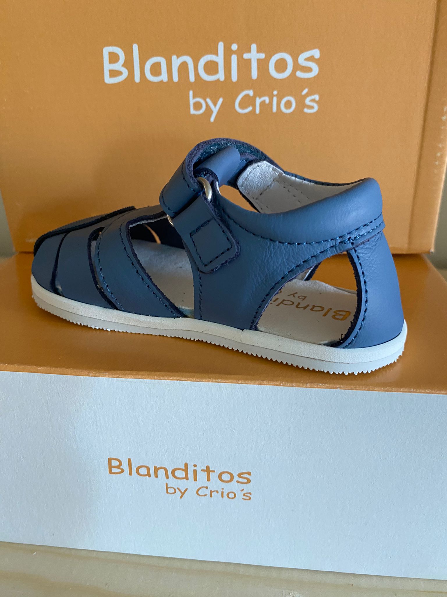 Sandalias que respetan los pies de los niños - Blanditos Isla Azafata