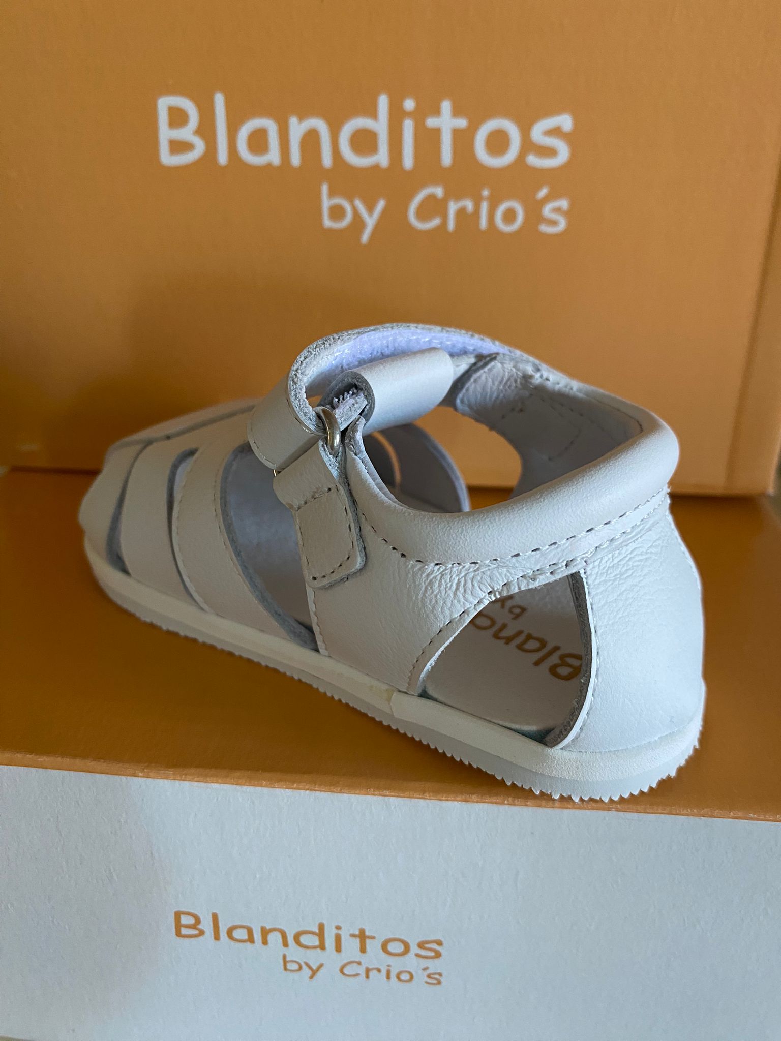 Sandalias que respetan los pies de los niños - Blanditos Isla Blanco