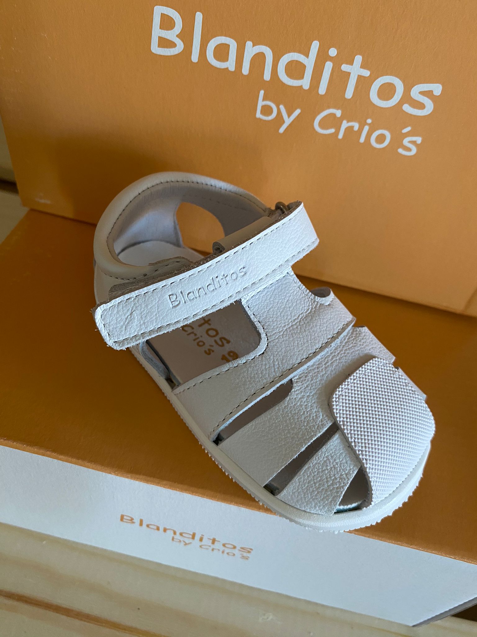 Sandalias que respetan los pies de los niños - Blanditos Isla Blanco