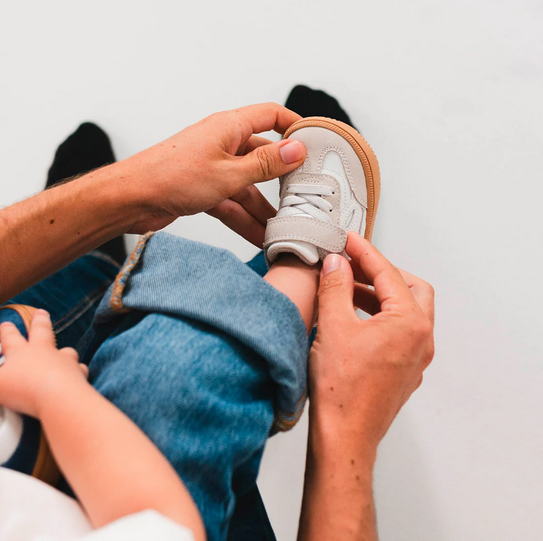 Zapatillas que respetan los pies de los niños - Lejan One White