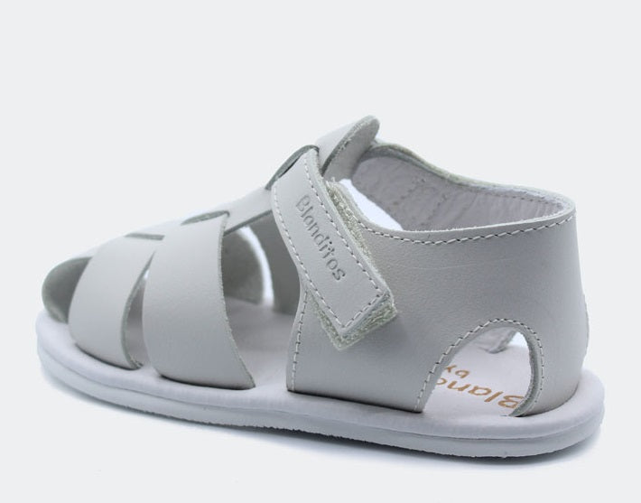 Sandalias que respetan los pies de los niños - Blanditos Cielo Cinza