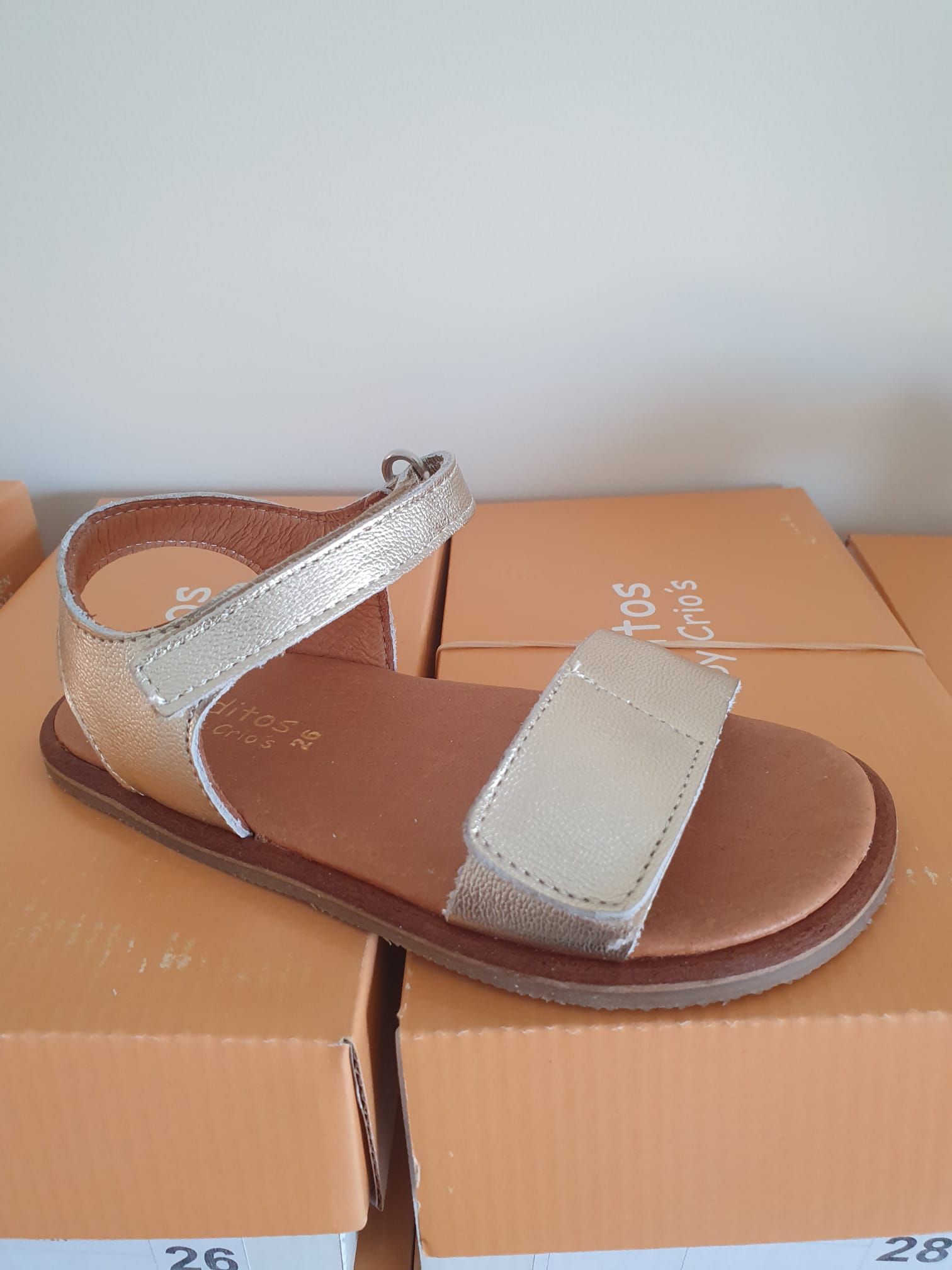 Sandalia Creta que respeta los pies de los niños - Blanditos Dourada