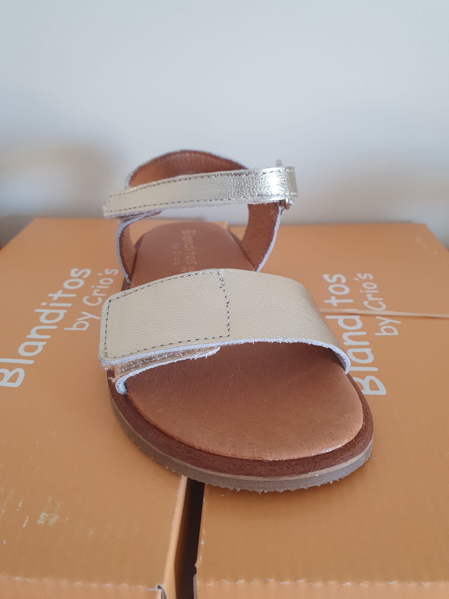 Sandalia Creta que respeta los pies de los niños - Blanditos Dourada