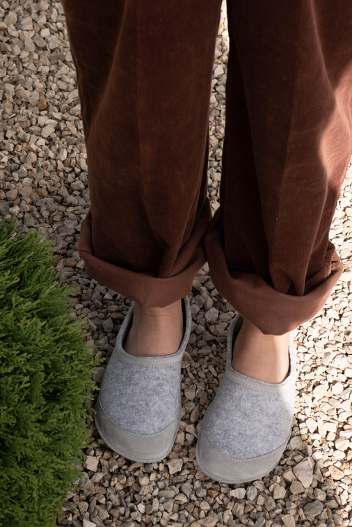 Zapatillas cómodas para pies de adulto en color gris - Omaking