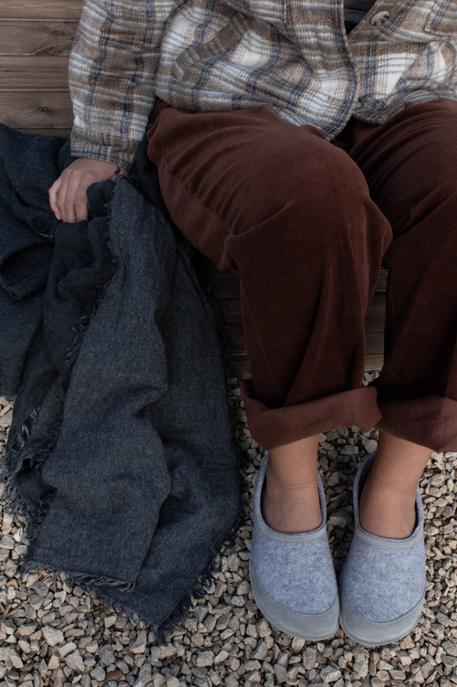 Zapatillas cómodas para pies de adulto en color gris - Omaking