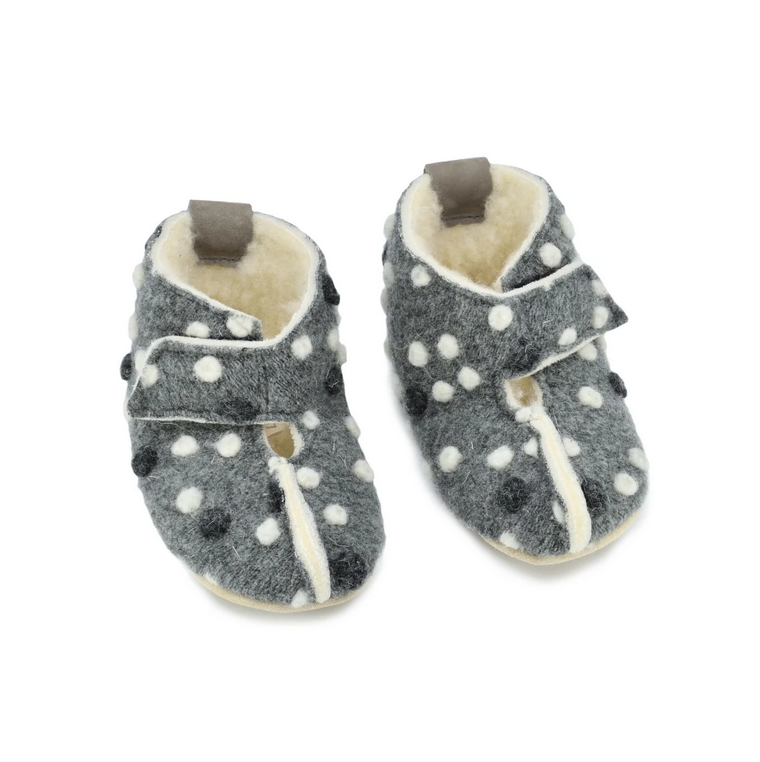 Pantuflas respetuosas para los piececitos del Niño Gris - Omaking
