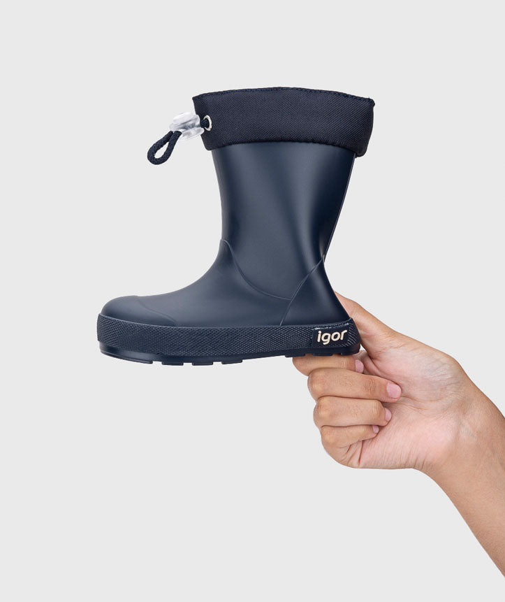 Botas impermeables que respetan los pies de los niños - Igor Yogi Cuello Marino