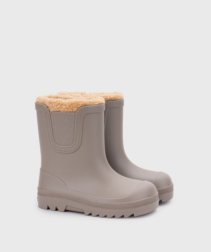 Botas impermeables que respetan los pies de los niños - Igor Yogi Cuello Marino