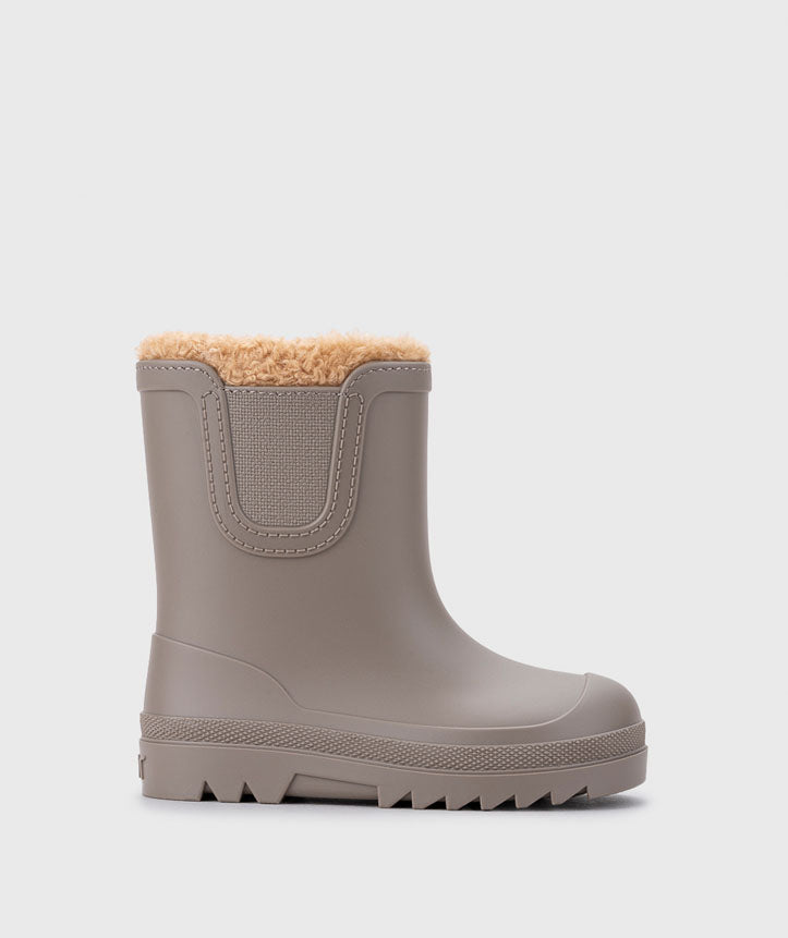 Botas impermeables que respetan los pies de los niños - Igor Yogi Cuello Marino