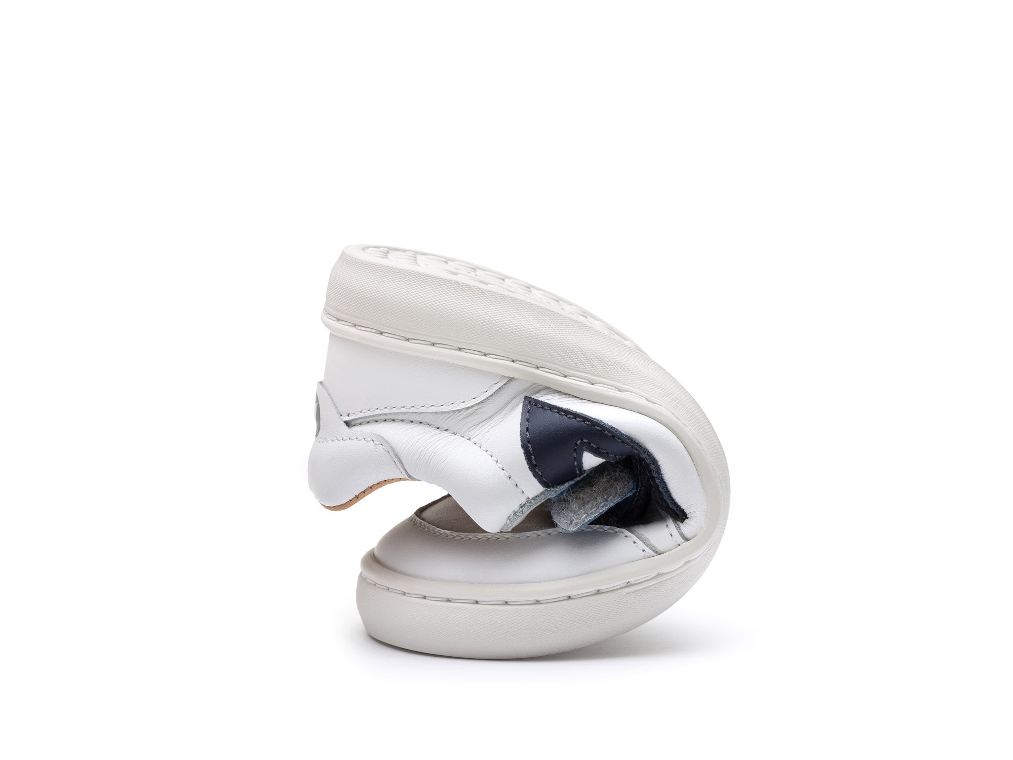 Zapatillas Tip Toey Joey para niños, cómodas para los pies, en blanco Landy y azul marino ceniza