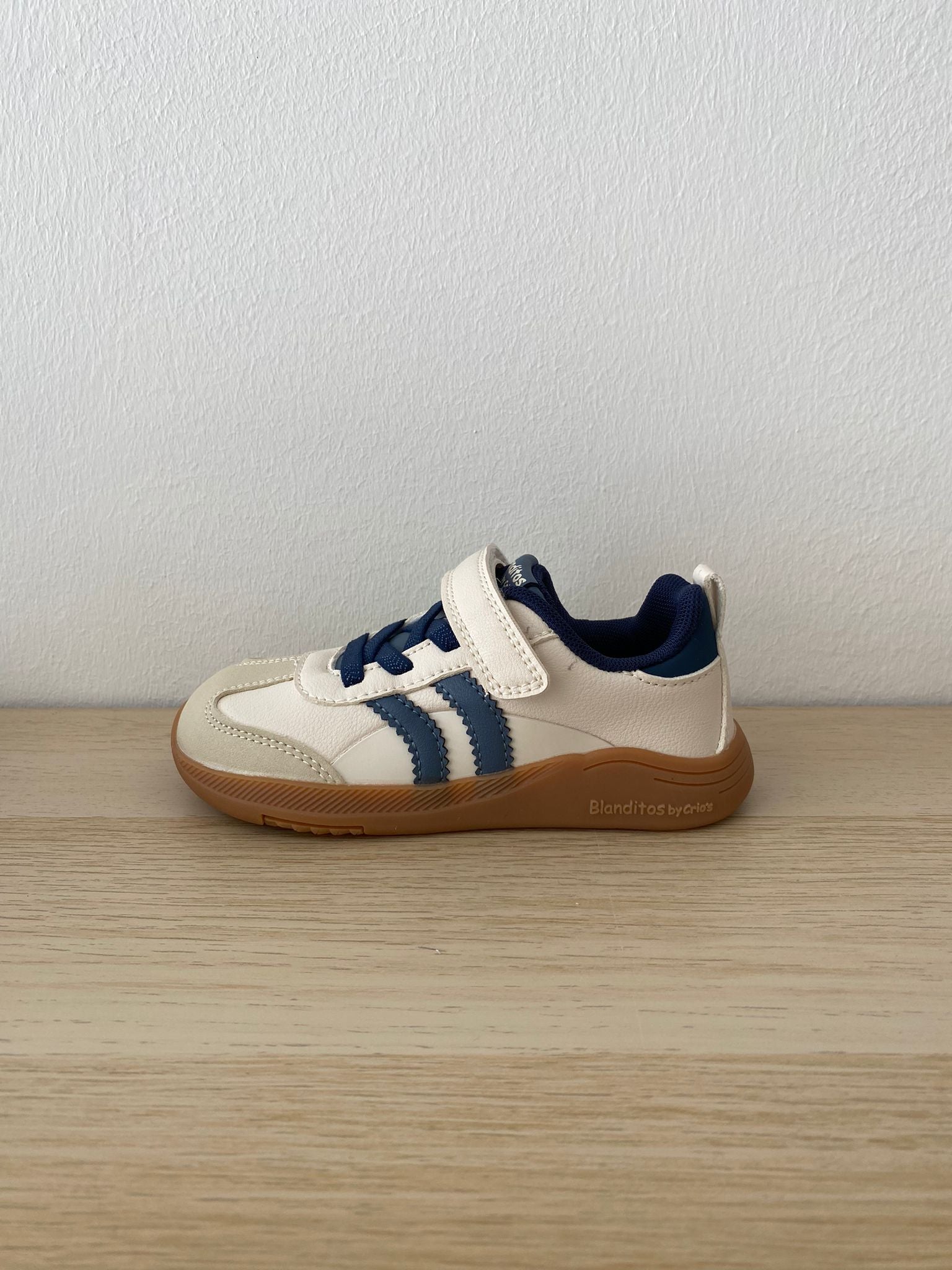 Zapatillas deportivas que respetan los pies de los niños - Blanditos Ares Vegan Beige