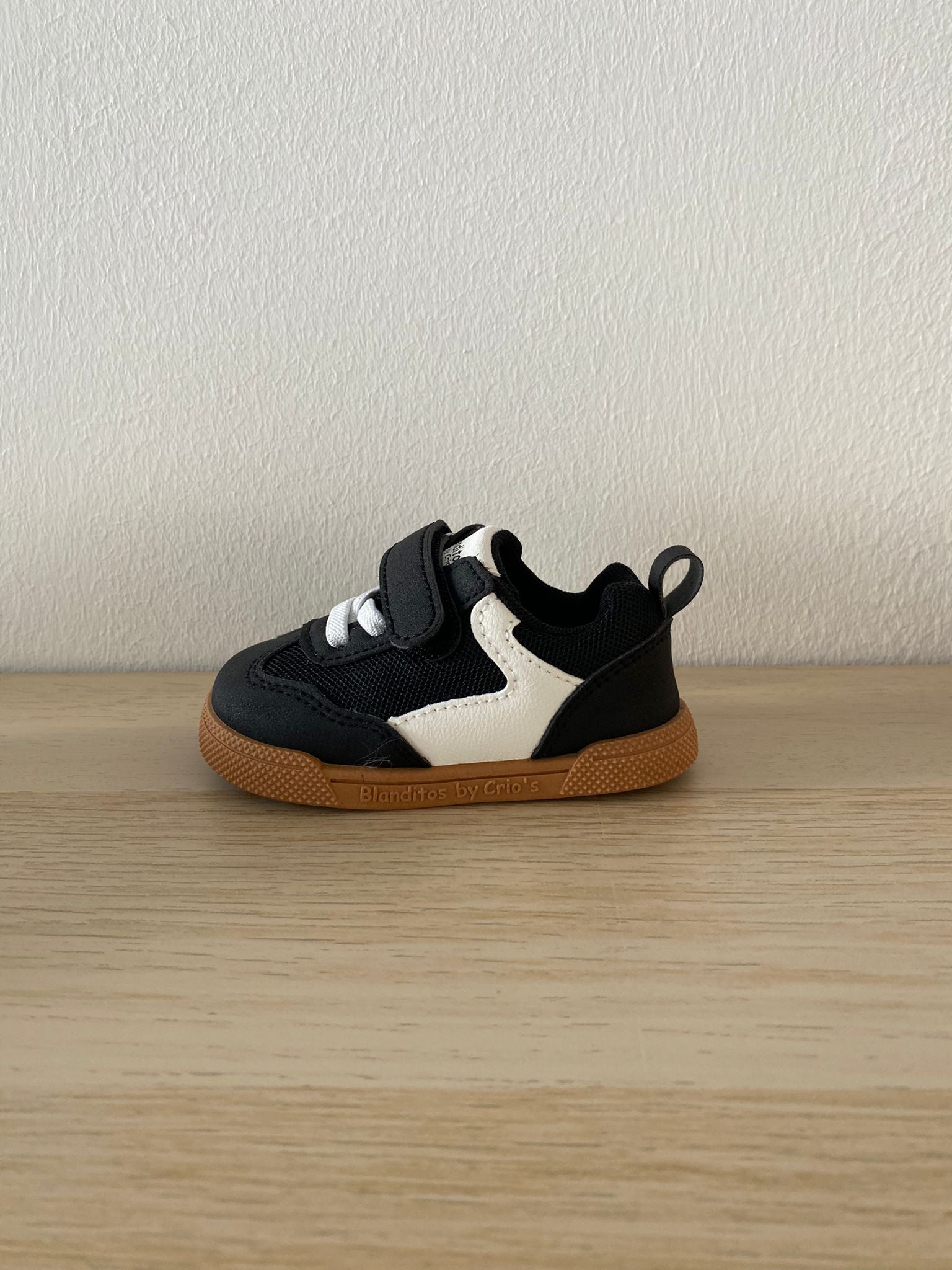 Zapatillas deportivas que respetan los pies de los niños - Blanditos Flash Vegan Black