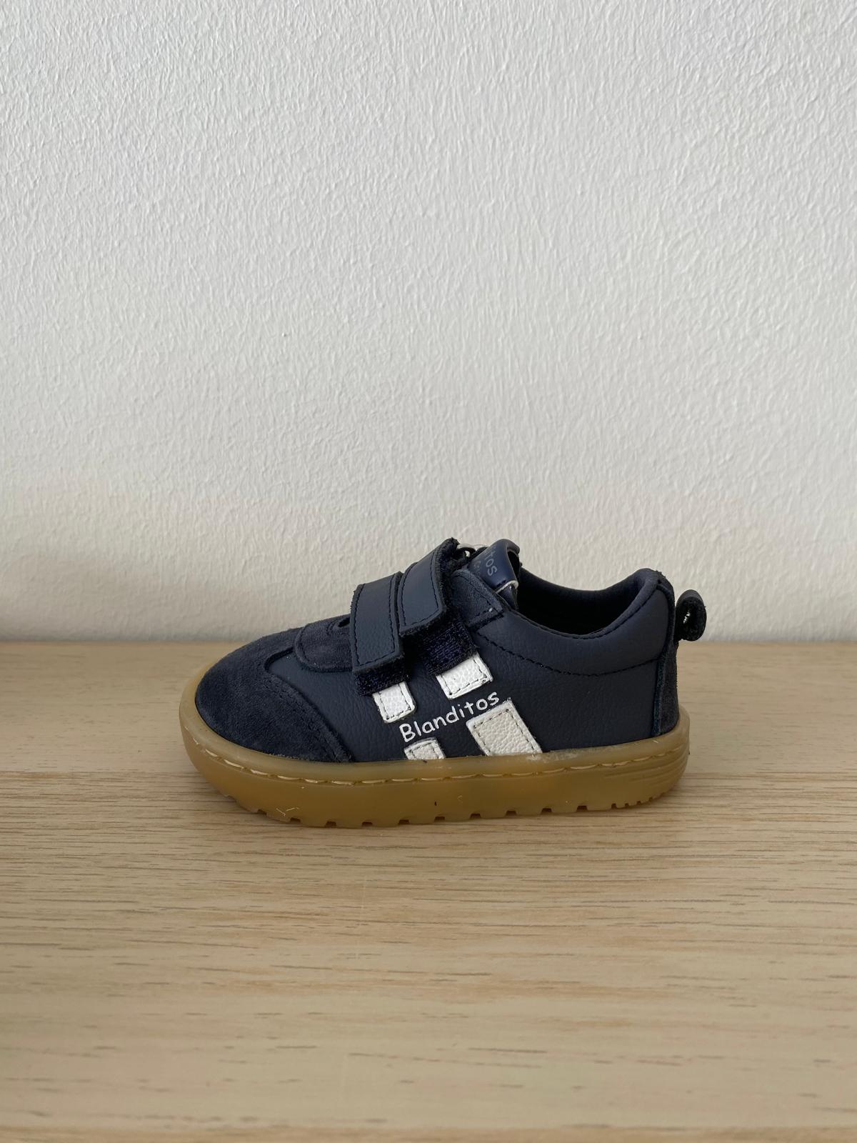 Calzado deportivo que respeta los pies de los niños - Blanditos Lisboa Marino
