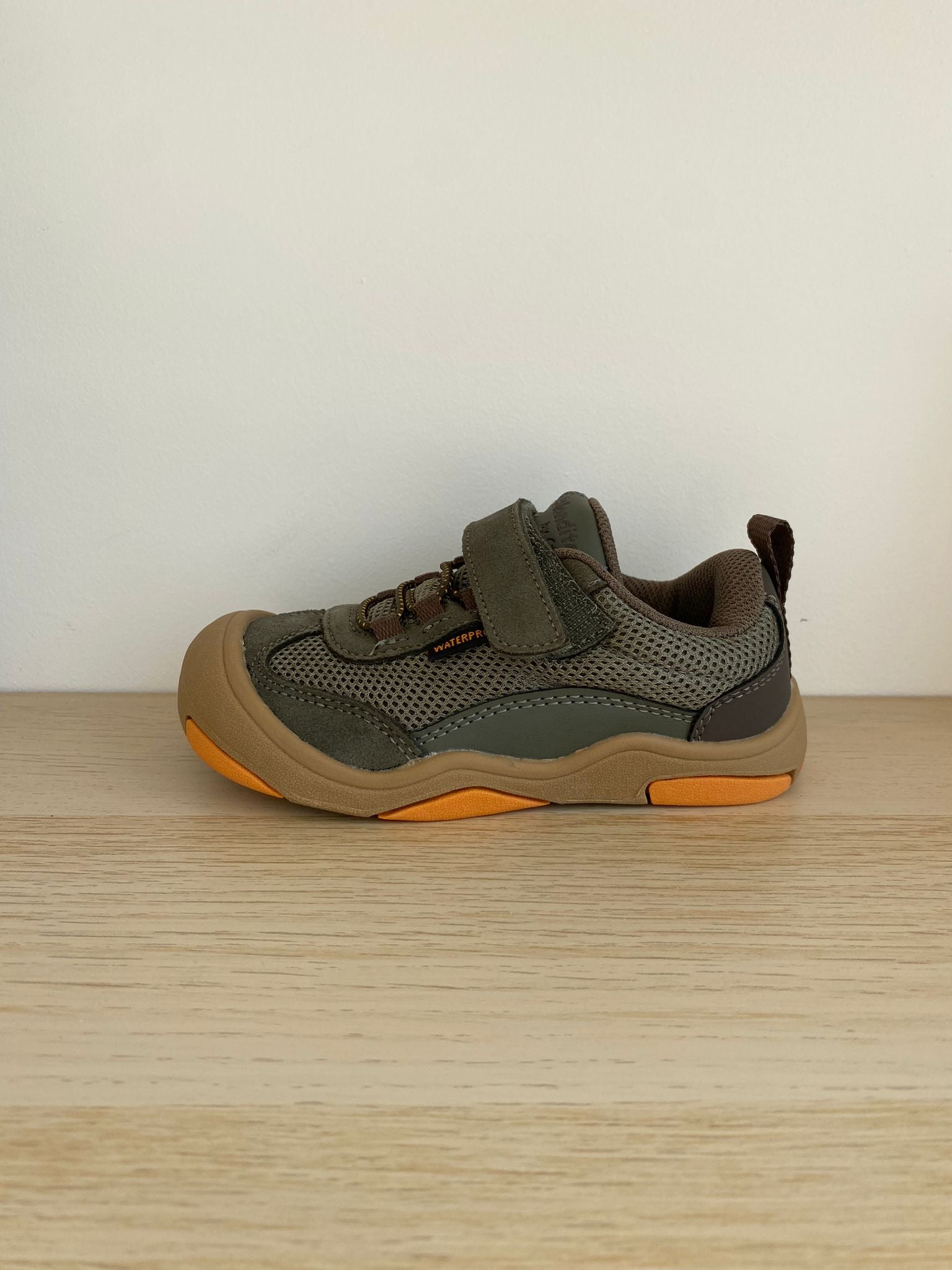 Zapatillas veganas impermeables Blanditos Apolo Green que respetan los pies de los niños