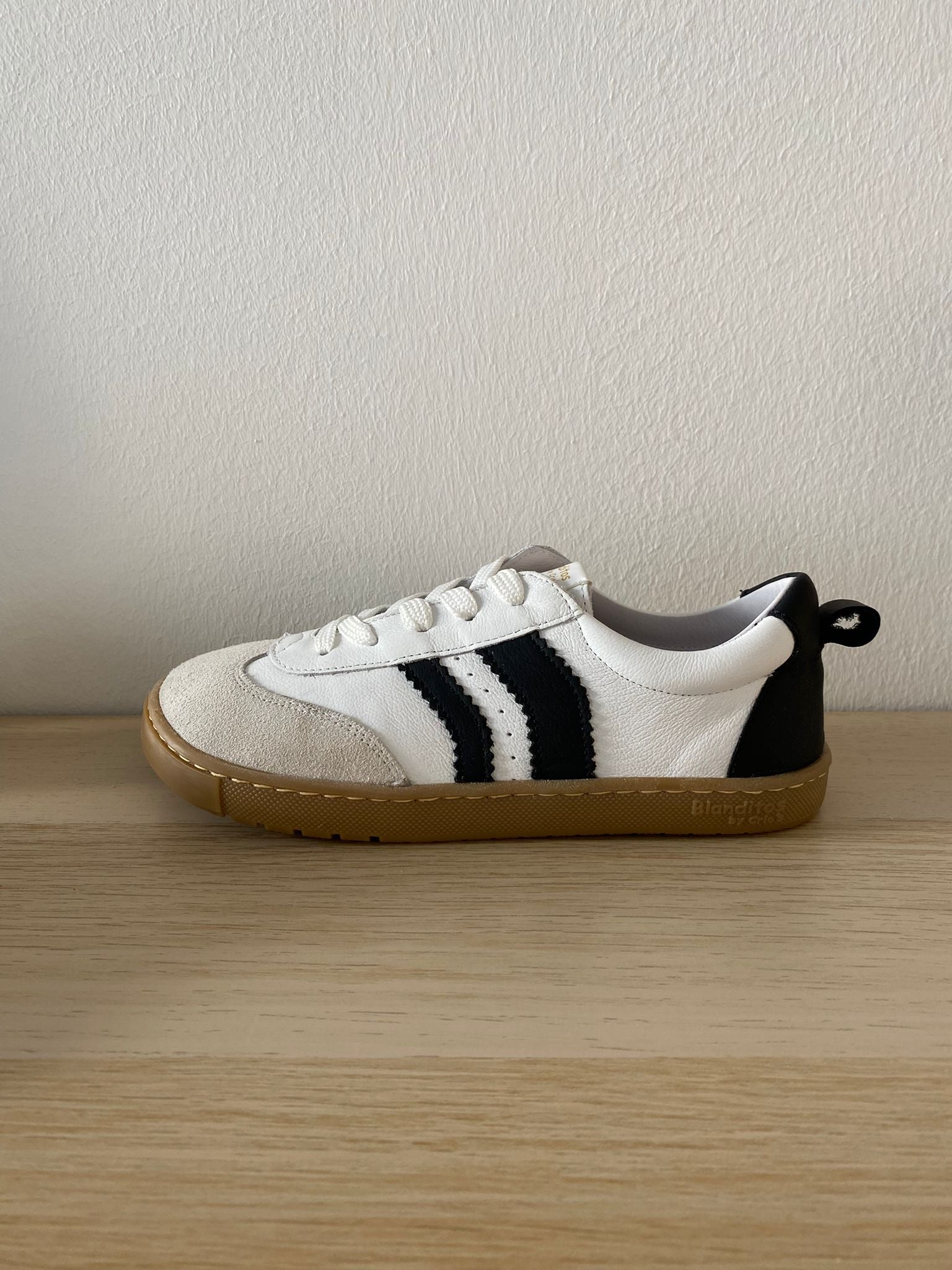 Zapatillas deportivas cómodas para los pies - Blanditos Delfín Blanco (Adulto)
