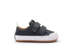 Zapatillas Tip Toey Joey Bossy para niños en azul marino y blanco