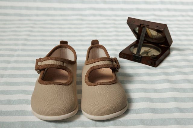 Ovejita que respeta los pies de los niños - Rooties PiuPiu Areia