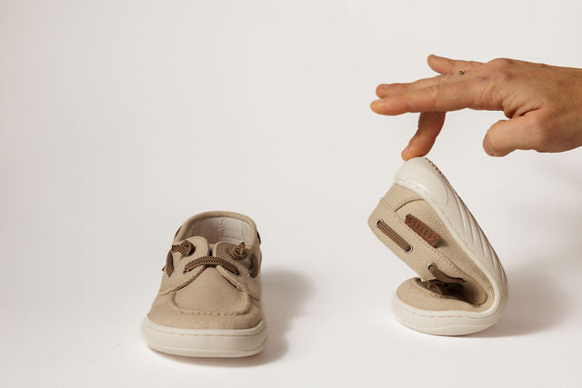 Ovejita que respeta los pies de los niños - Rooties PiuPiu Areia