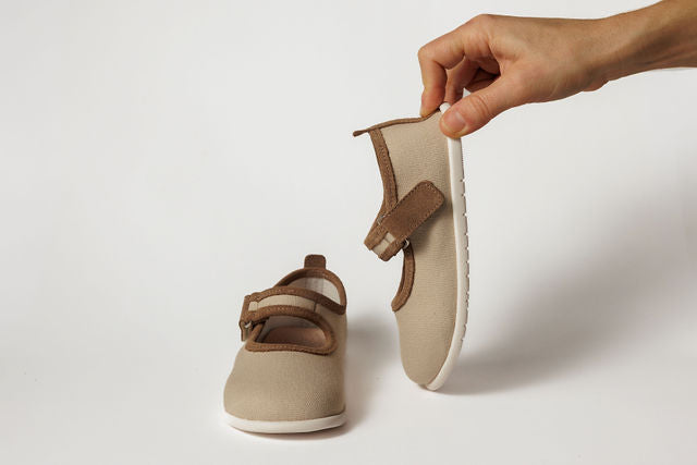 Ovejita que respeta los pies de los niños - Rooties PiuPiu Areia