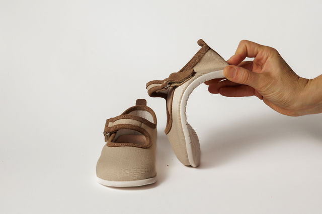 Ovejita que respeta los pies de los niños - Rooties PiuPiu Areia