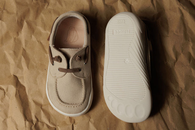 Ovejita que respeta los pies de los niños - Rooties PiuPiu Areia