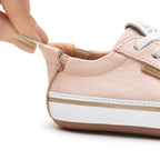 Zapatillas Tip Toey Joey para niños, cómodas para los pies, en algodón de azúcar y blanco