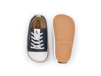 Zapatillas Tip Toey Joey para niños, cómodas para los pies, en azul marino y blanco