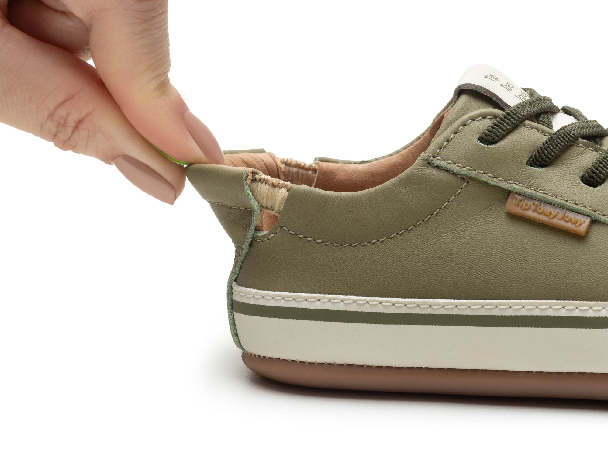 Zapatillas Tip Toey Joey para niños, cómodas para los pies, color olivo y tapioca