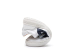 Zapatillas Tip Toey Joey para niños, cómodas para los pies, en blanco Landy y azul marino ceniza 