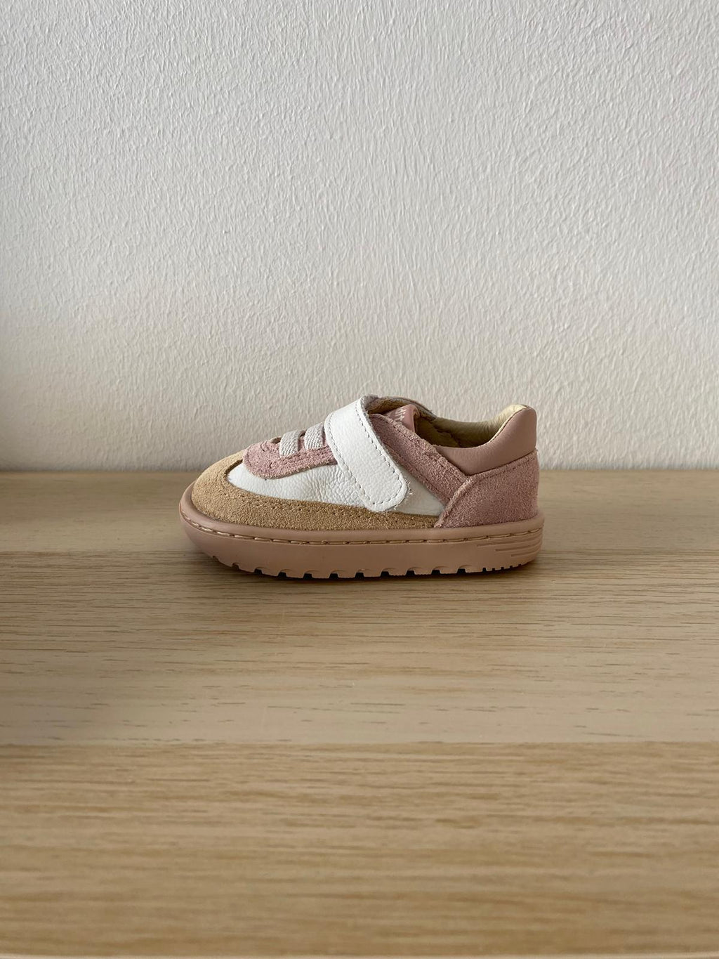 Calzado deportivo que respeta los pies de los niños - Blanditos Lagos Rosa