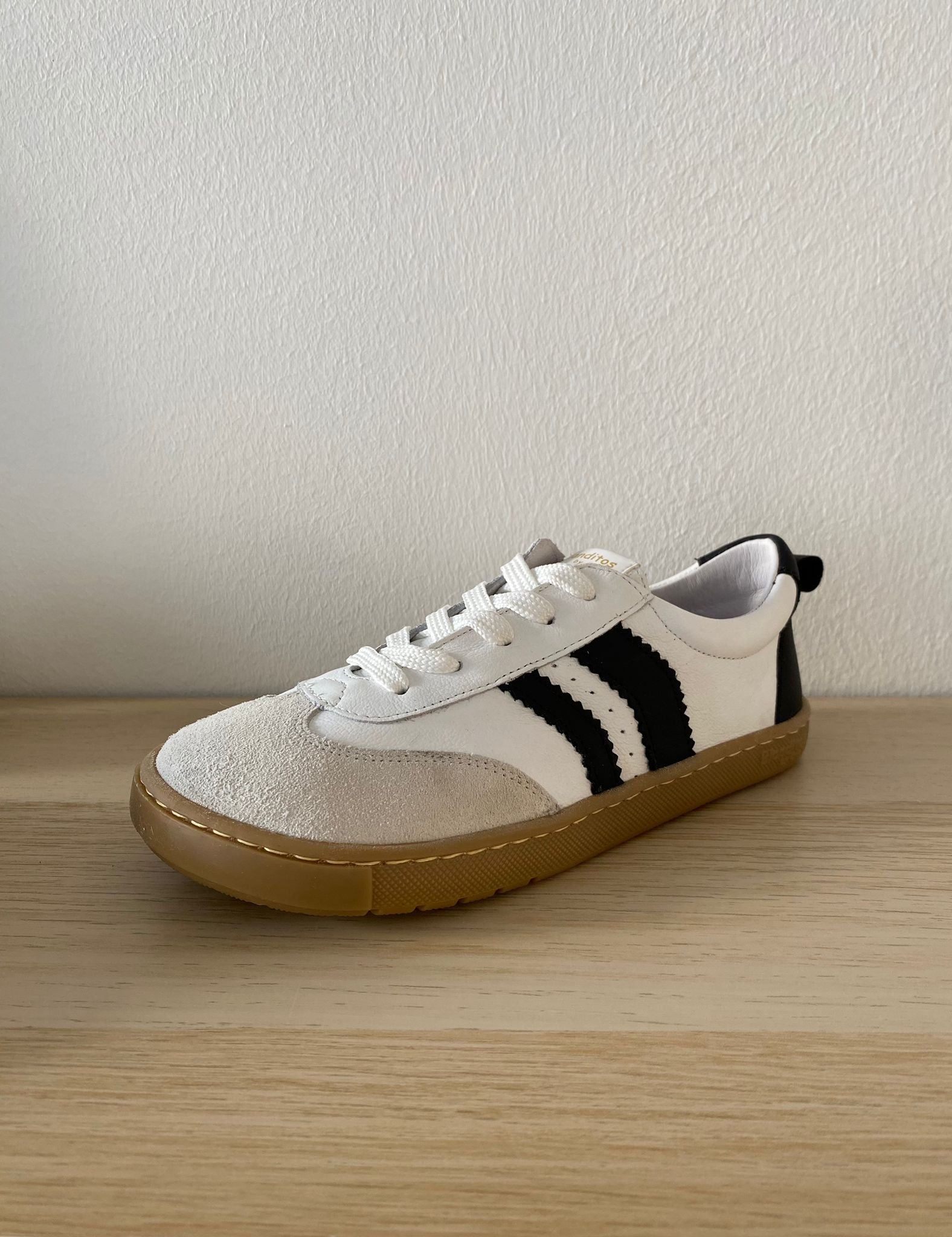 Zapatillas deportivas cómodas para los pies - Blanditos Delfín Blanco (Adulto) 
