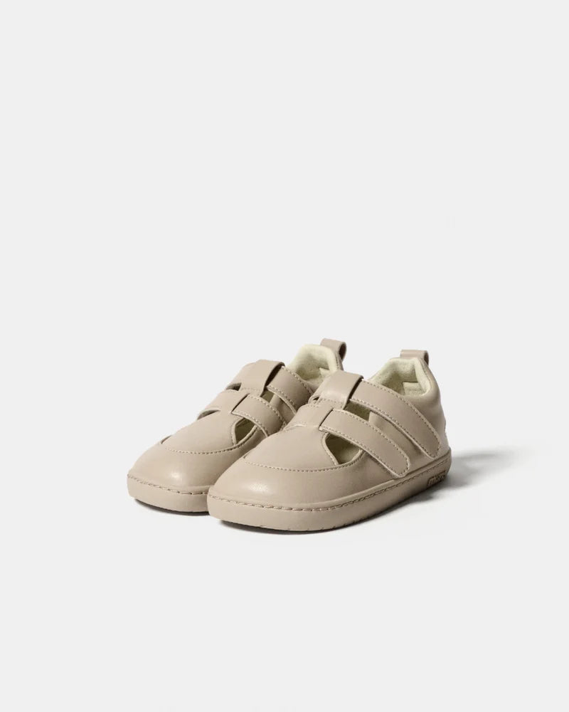 Muris Sandálias Barefoot Criança - Muris Fiji Mini Taupe muris_product_fiji_mini_taupe_studio_4